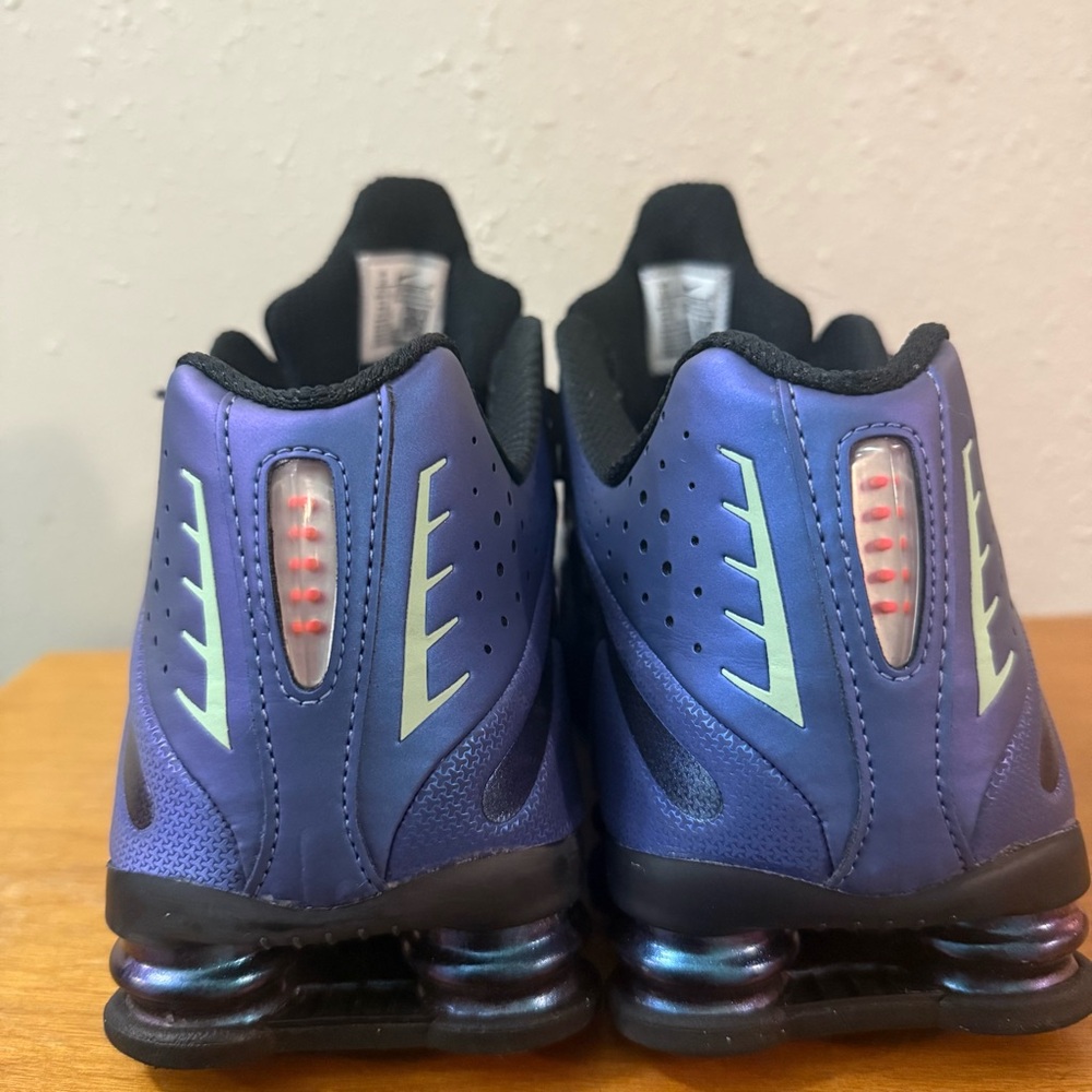 CLOSET CLOSING Nike Shox Iridescent Black and Purple Hot Punch Shoes - Picture 4 of 11
